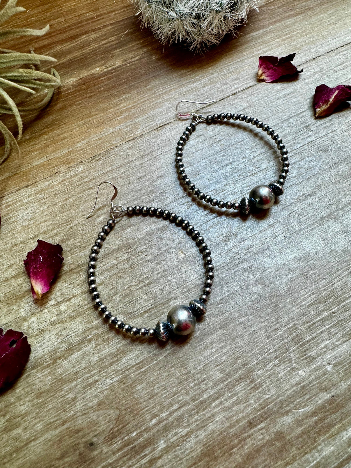 3 mm hoops Sterling Silver
Pearls earrings teardrop with 10 mm