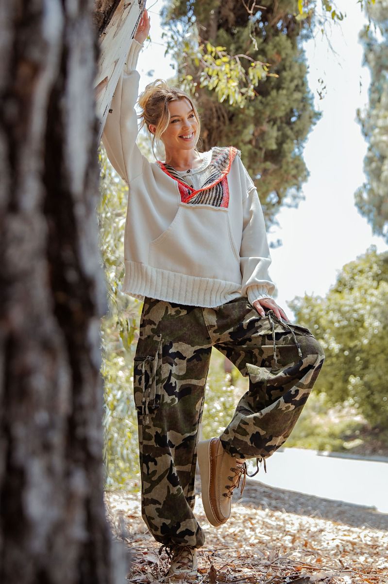 CAMOUFLAGE PRINT CARGO
PANTS
