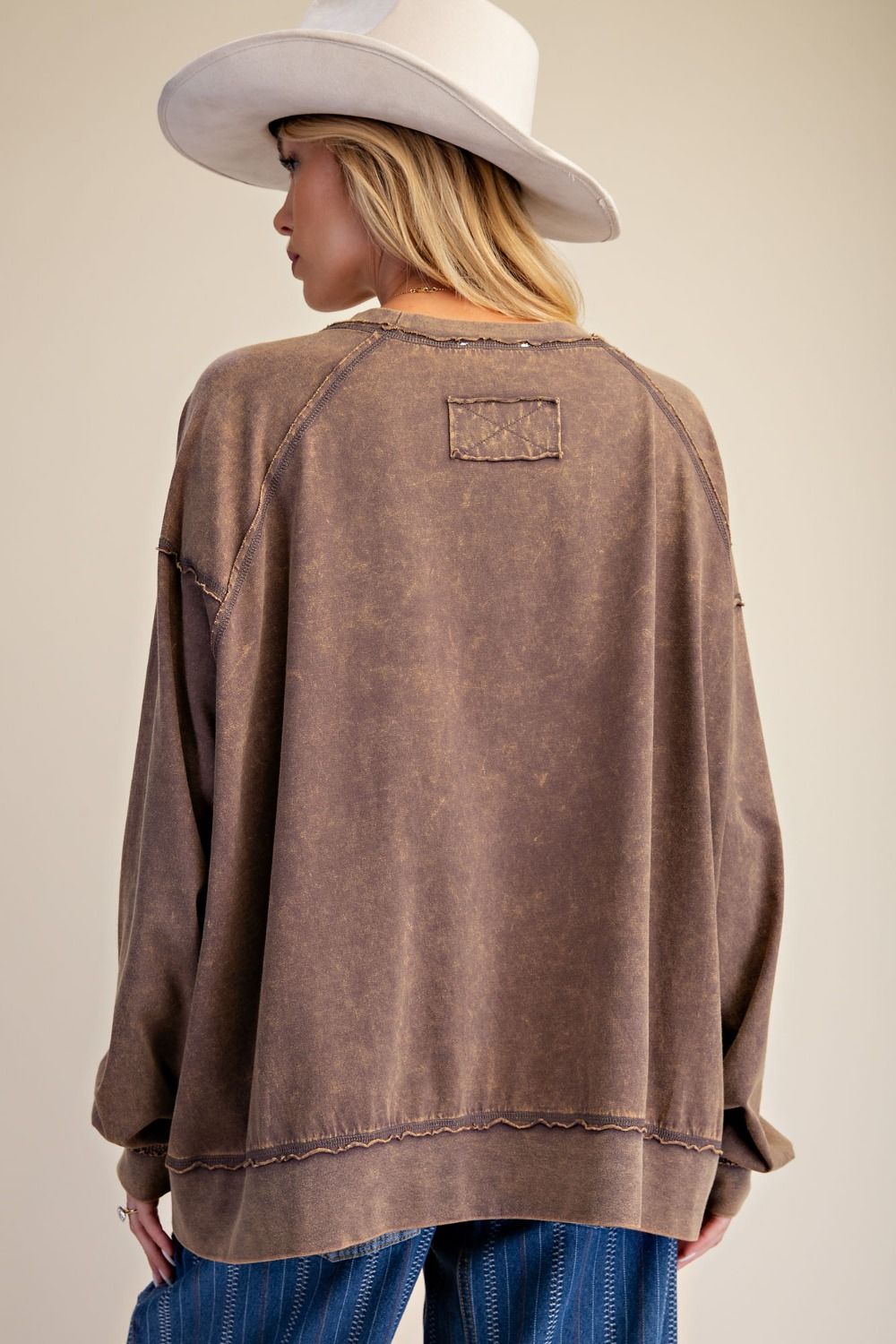 HORSESHOE GRAPHIC WASHED TOP