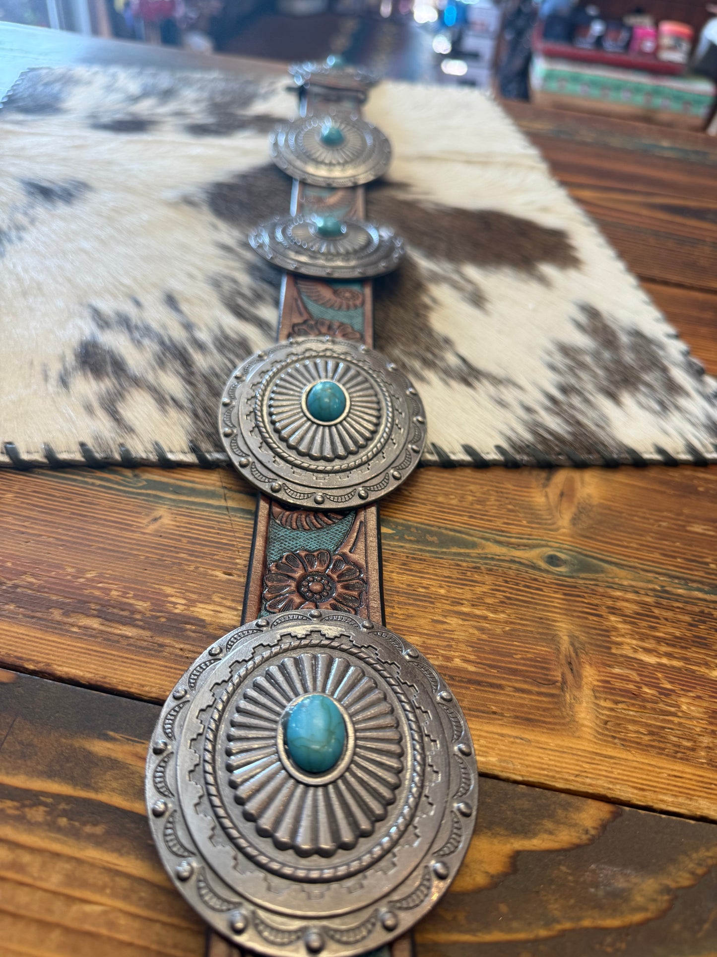 BROWN TURQUOISE TOOLED ENGRAVED OVAL TURQUOISE CONCHO BELT