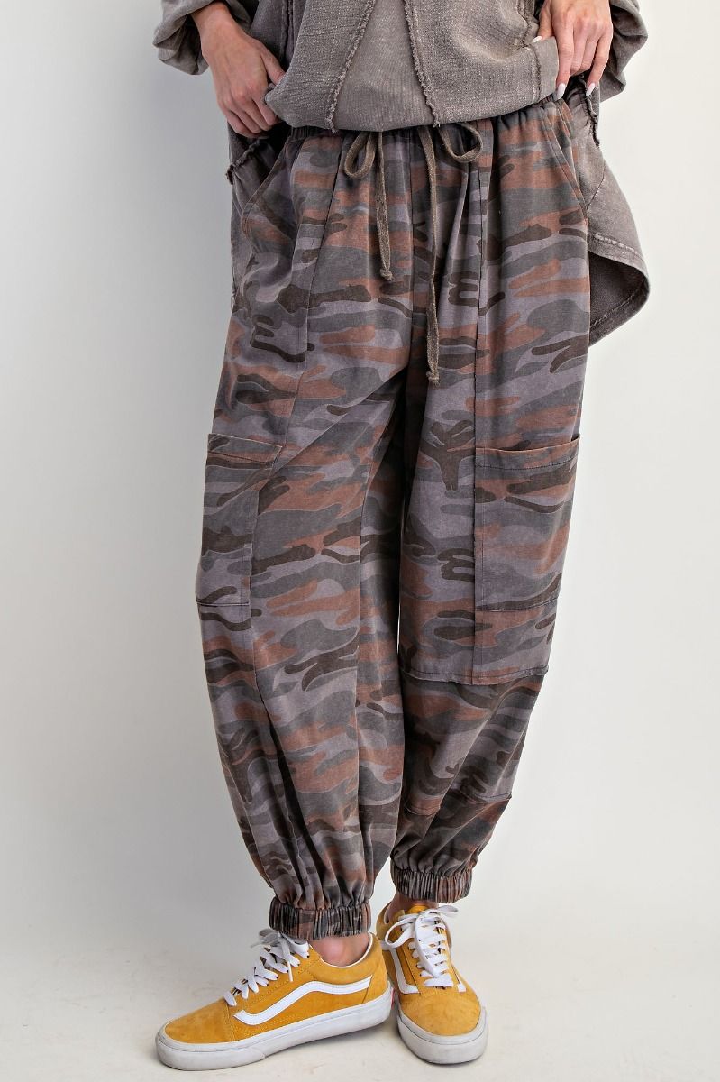 CAMOUFLAGE PRINT WASHED PANTS