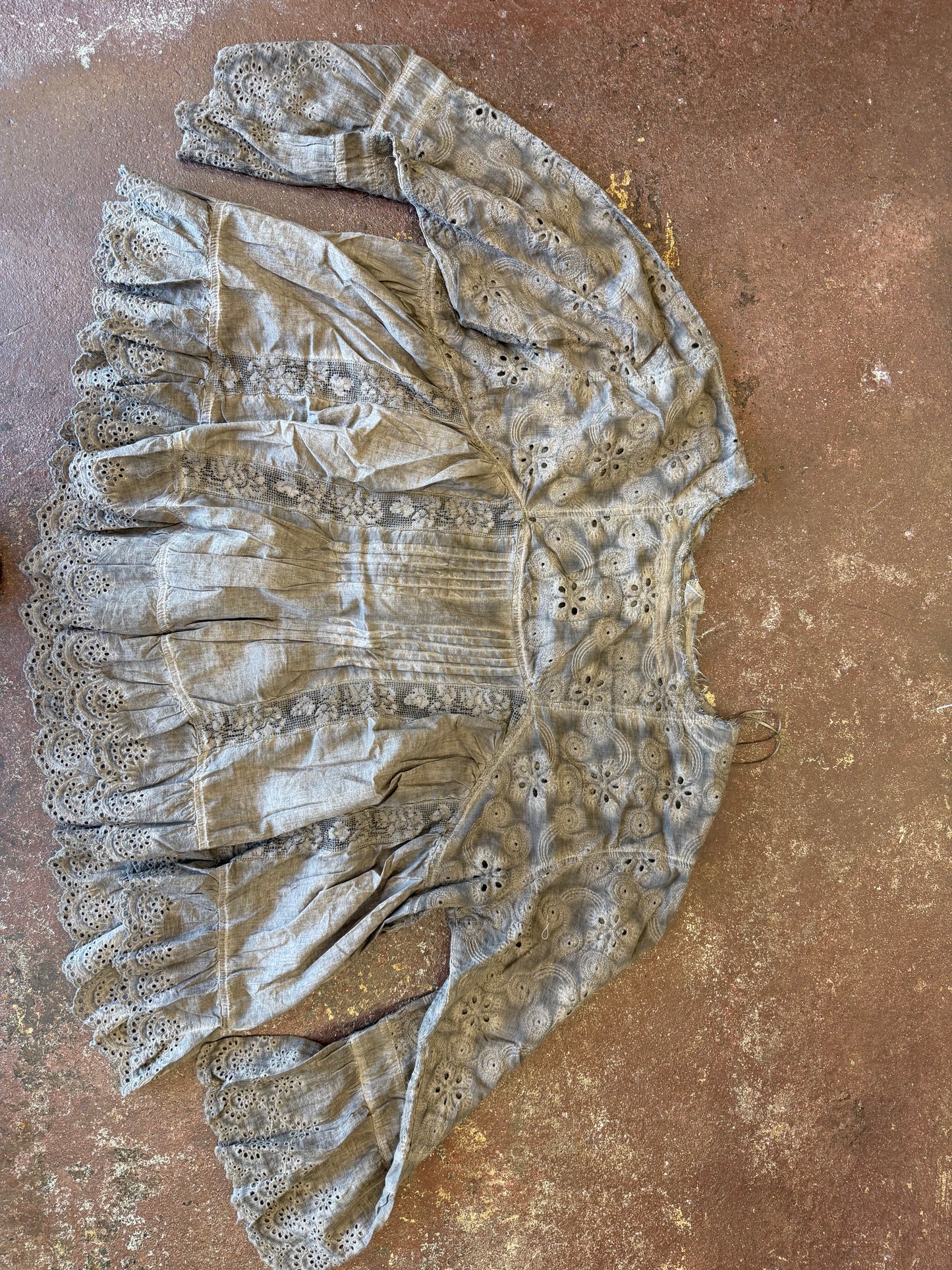 Round neck, long sleeve lace ruffle top
