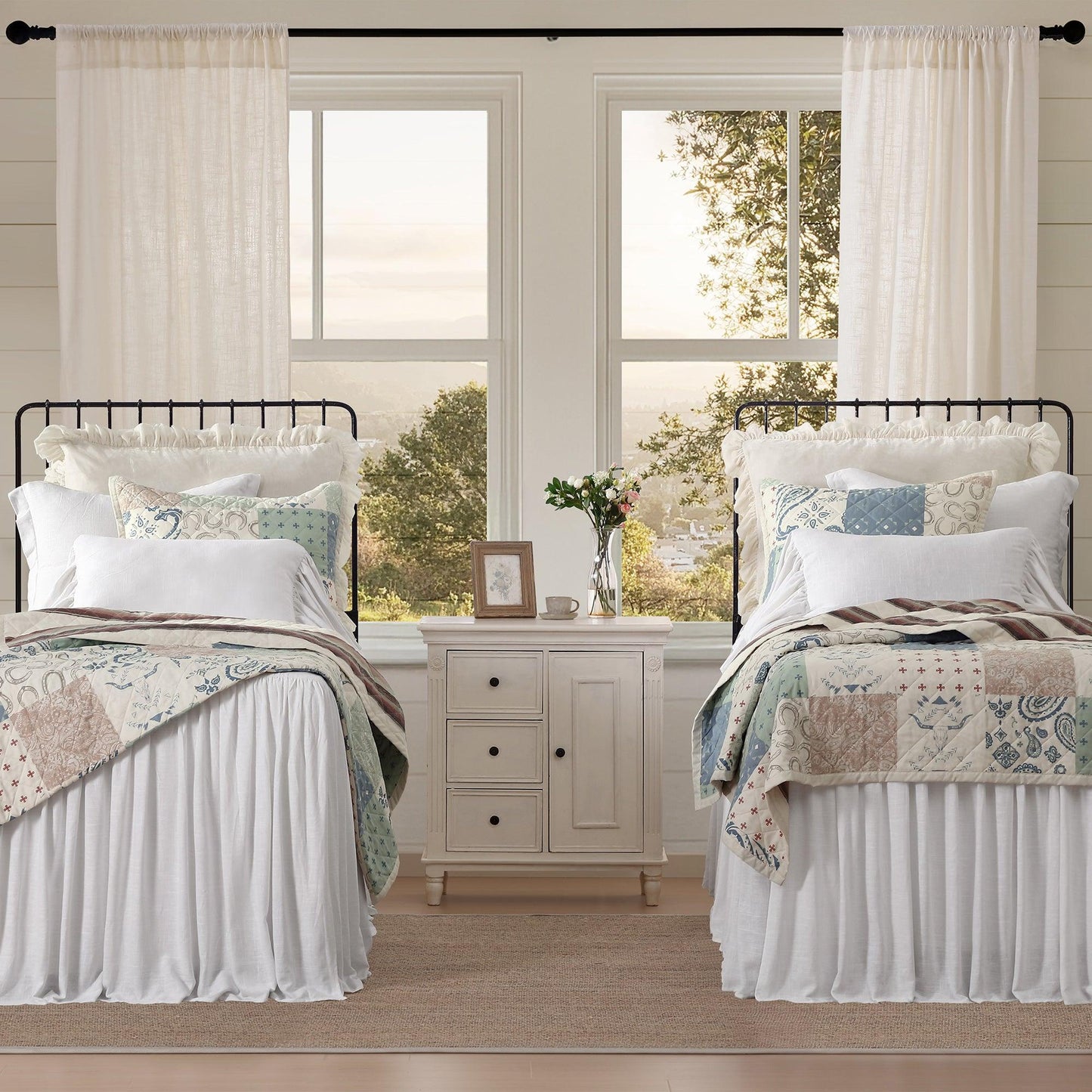 PATCHWORK PAISLEY
REVERSIBLE QUILT SET