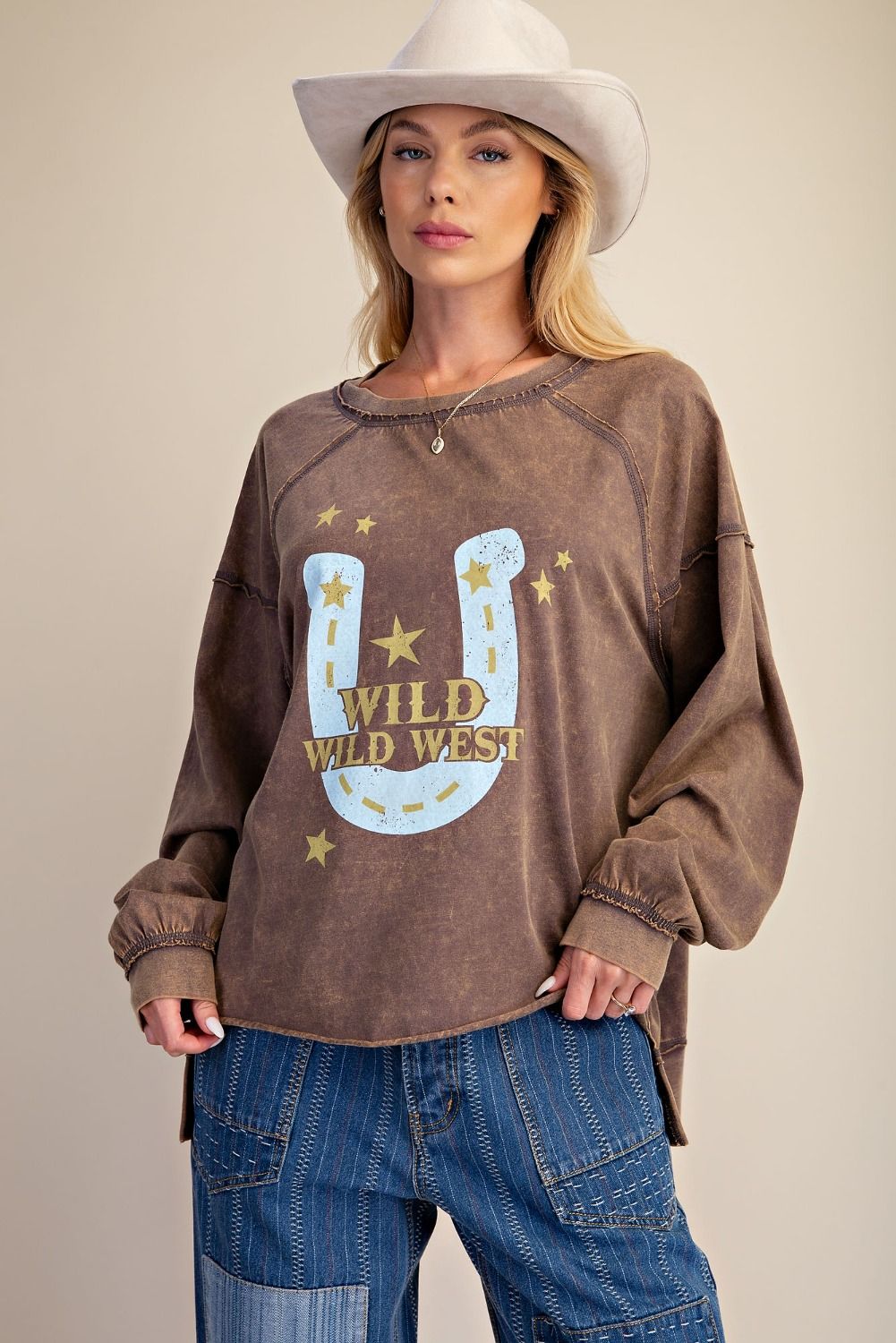 HORSESHOE GRAPHIC WASHED TOP