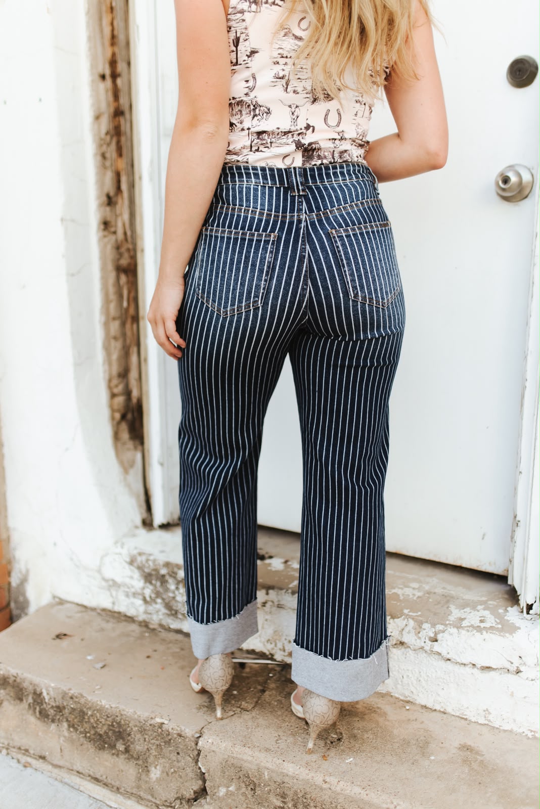STRIPED CUFFED BOYFRIEND WESTERN ARROW POCKET JEANS (28IN INSEAM)