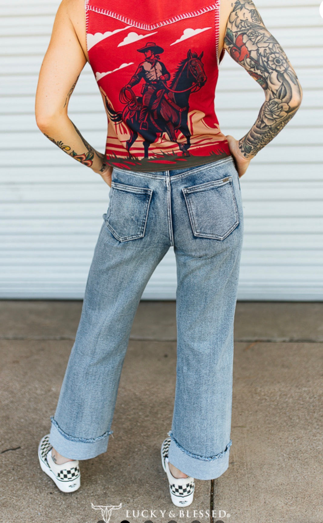 LIGHT VINTAGE WASH DISTRESSED WESTERN PATCH MID RISE
BOYFRIEND JEANS (28IN AFTER FOLD)