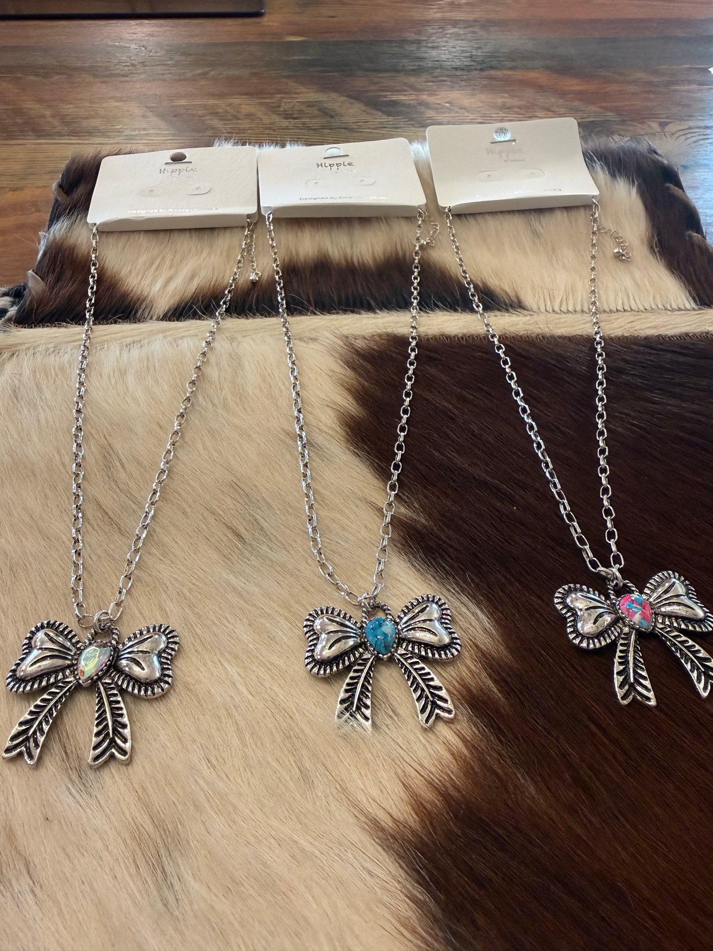 Bow Please Necklace