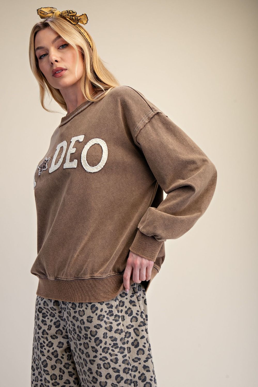 RODEO PATCH FRONT WASHED TERRY PULLOVER