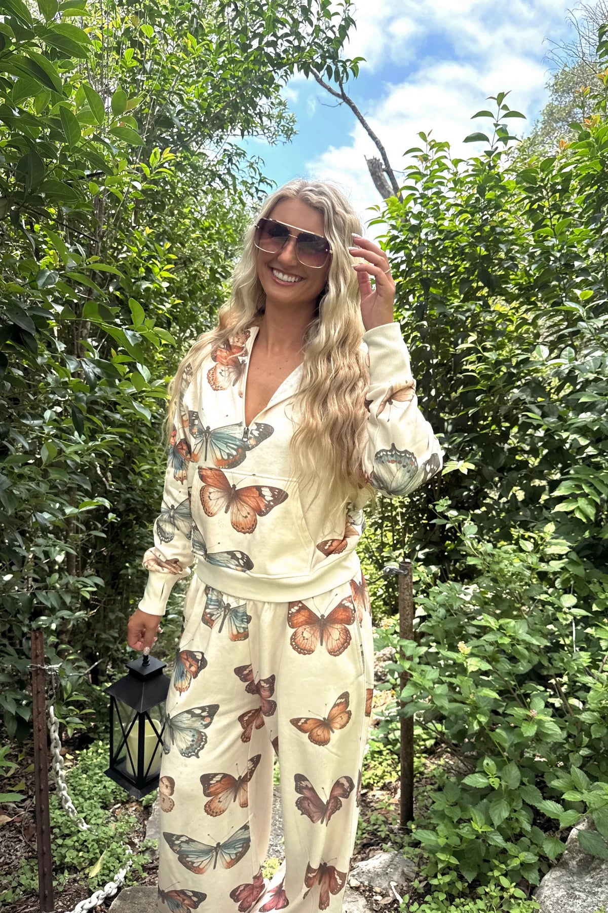 BUTTERFLIES DRIFT AWAY (choose) SET/PULLOVER/JOGGERS