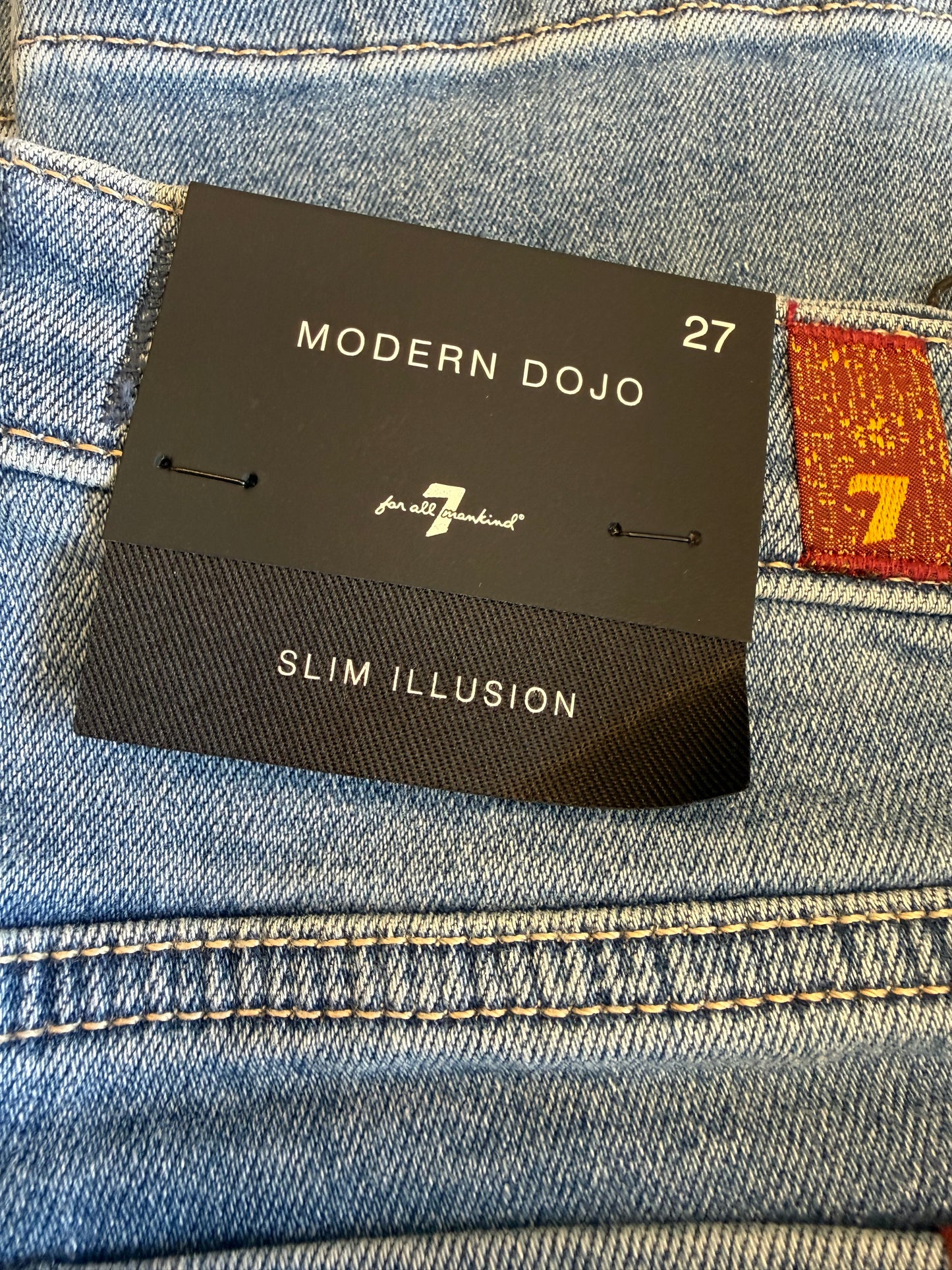 Modern Dojo in Slim Illusion