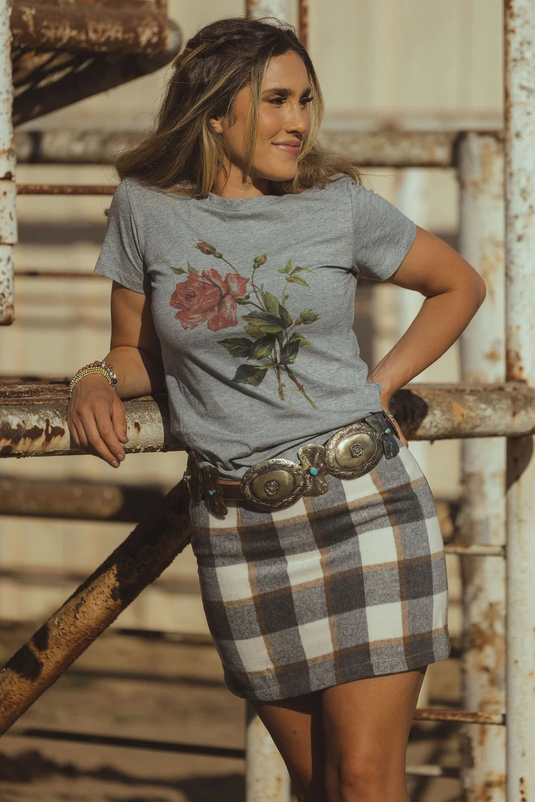 THE LONG STEM ROSE TEE