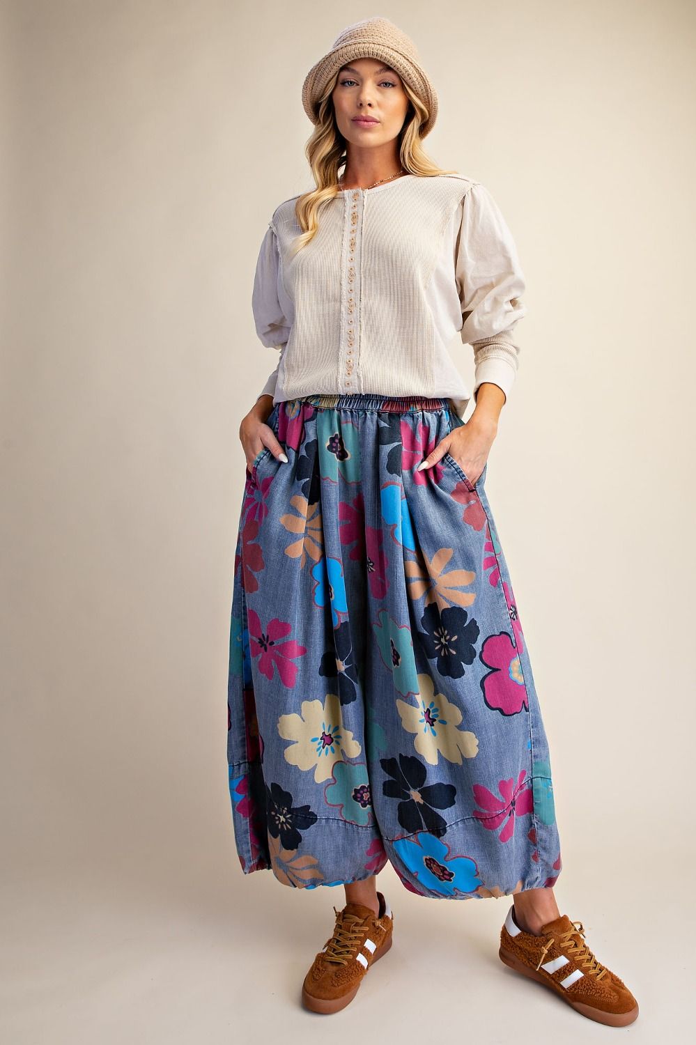 FLORAL PRINT WASHED DENIM PANTS
