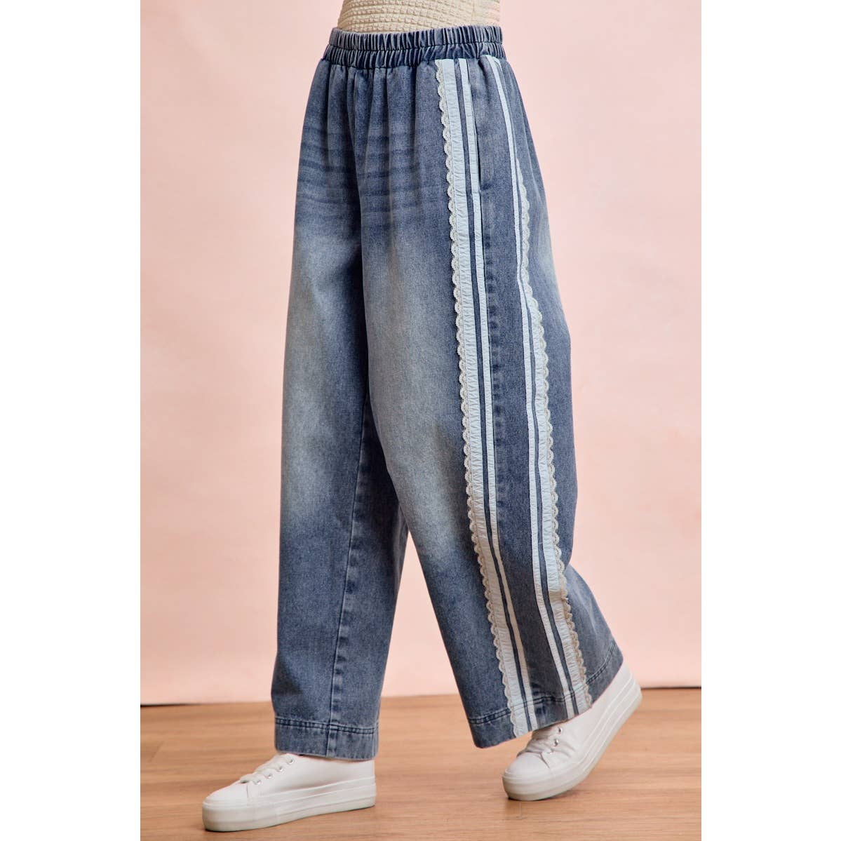 WASHED LACE CONTRAST SIDED DENIM PANTS