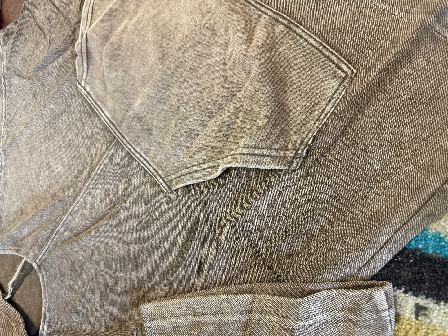 TEXTURED KNIT WASHED HOODED PULLOVER
