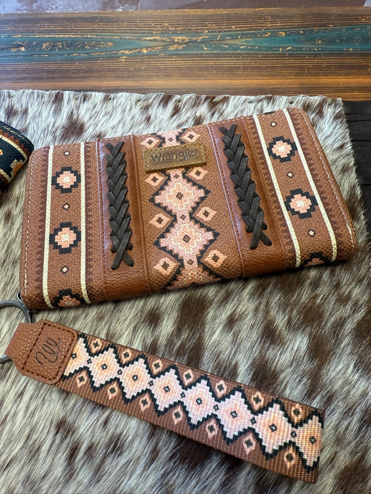 Wrangler Zoey Clutch