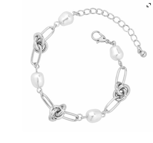 Pearl w/ Knot Bracelet