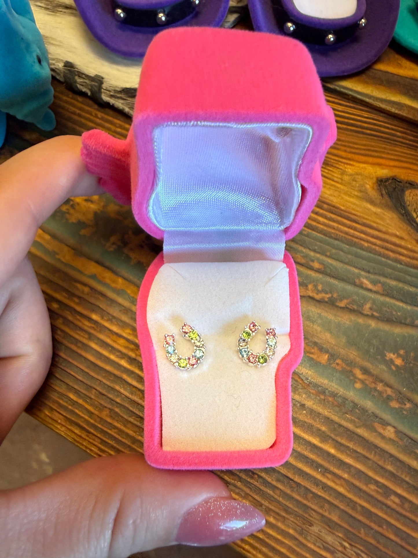 AWST Rhinestone Horseshoe Studs