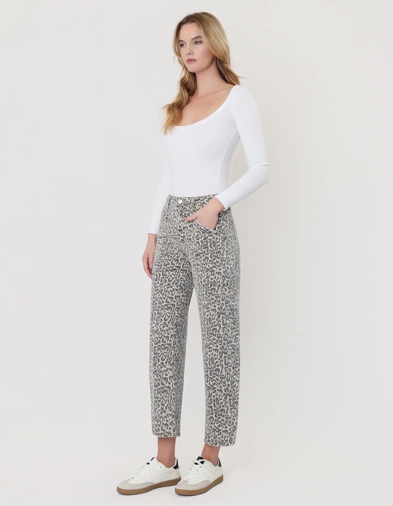 High Rise Leopard Print Utility Barrel
Jeans