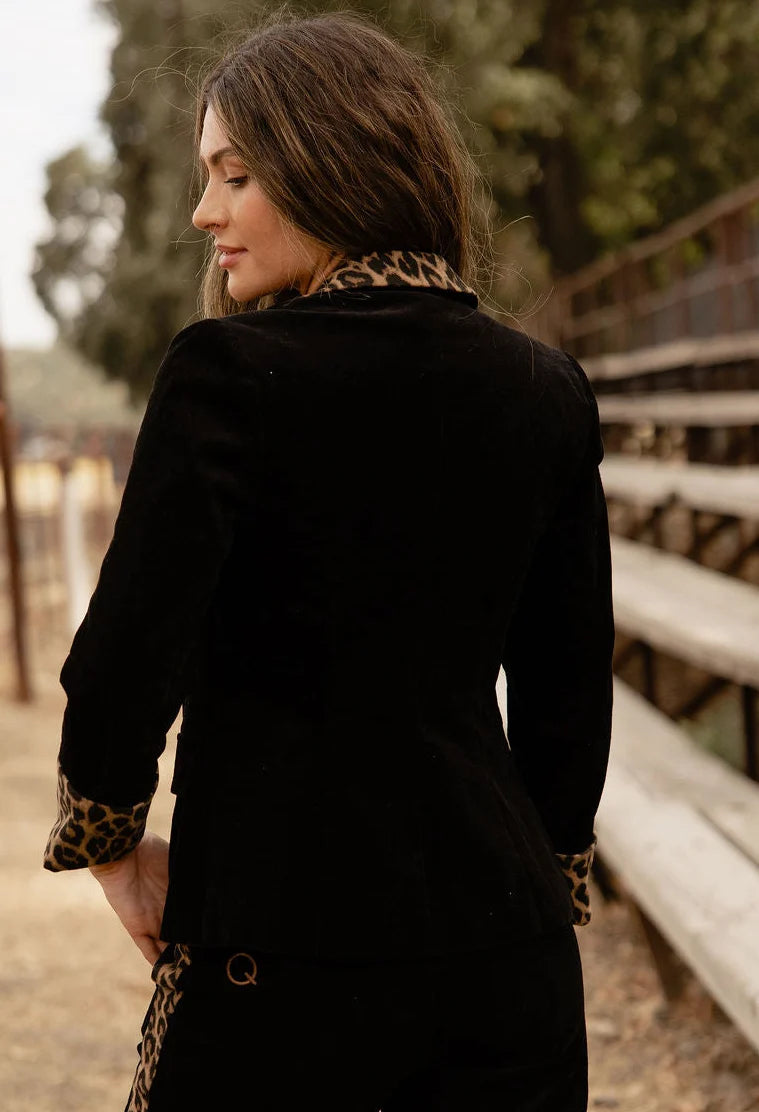 LADY IN LEOPARD BLAZER