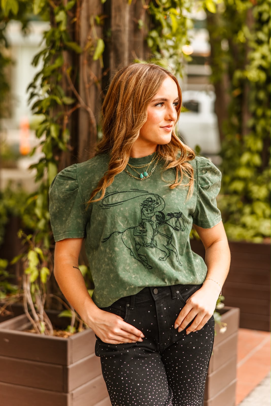 GREEN OLIVE MINERAL WASH COWBOY EMBROIDERED PUFF
SHORT SLEEVE TOP