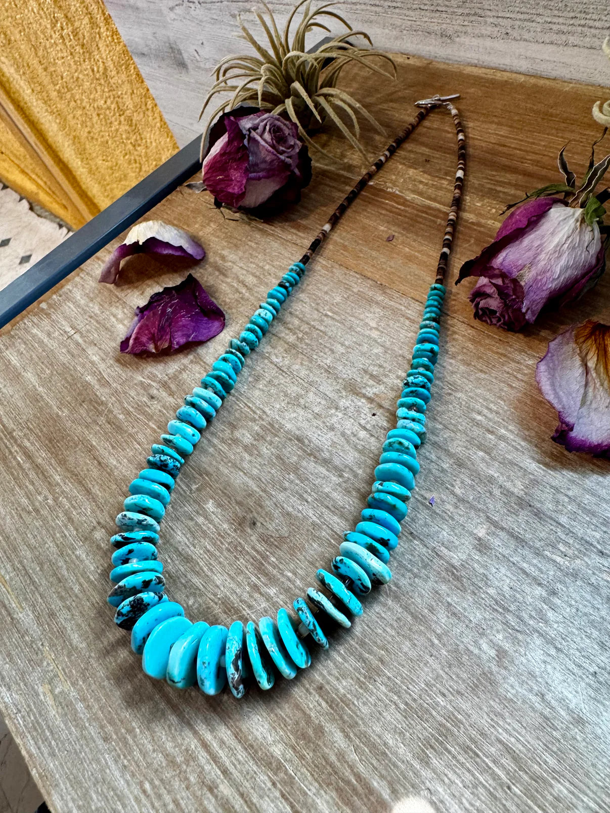 Shell & Turquoise Graduated
Necklace - 23"