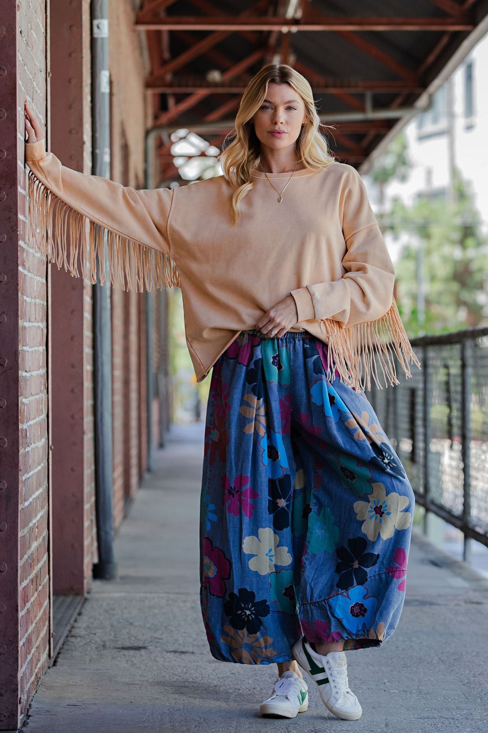 FLORAL PRINT WASHED DENIM PANTS