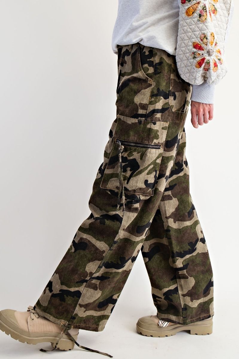 CAMOUFLAGE PRINT CARGO
PANTS