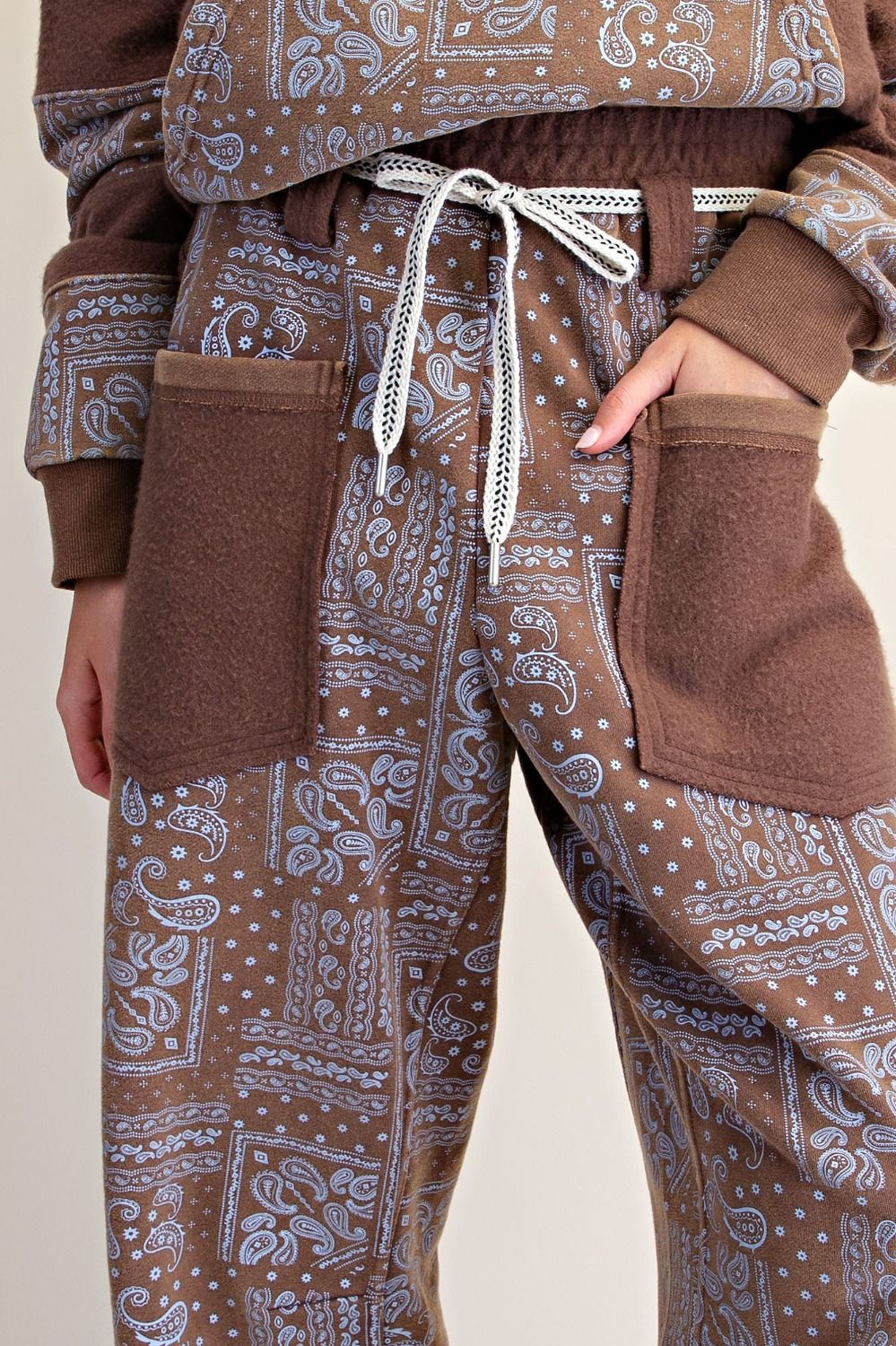 BANDANA PRINT WASHED TERRY BARREL PANTS