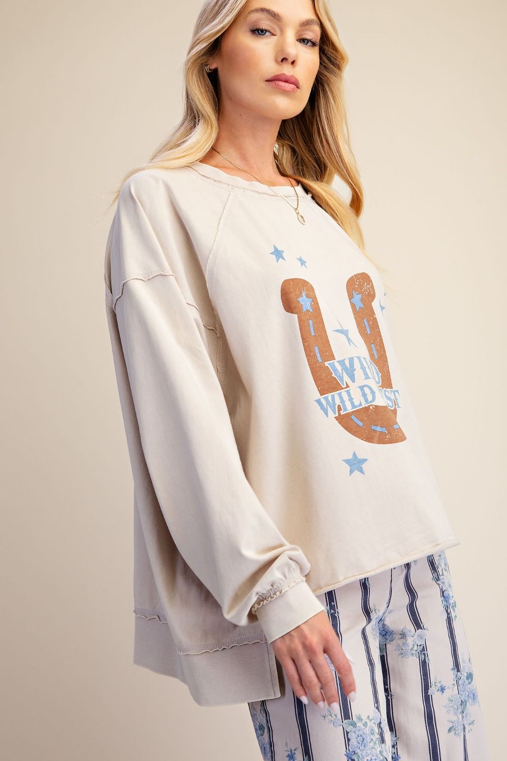HORSESHOE GRAPHIC WASHED TOP