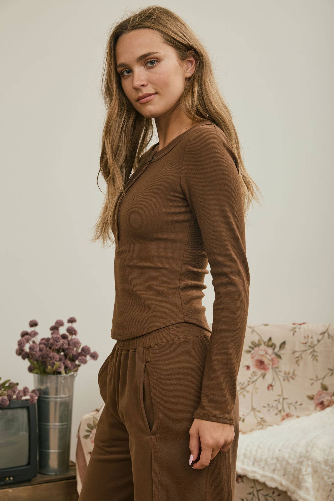 FITTED LONG SLEEVE RIBBED HENLEY KNIT TOP