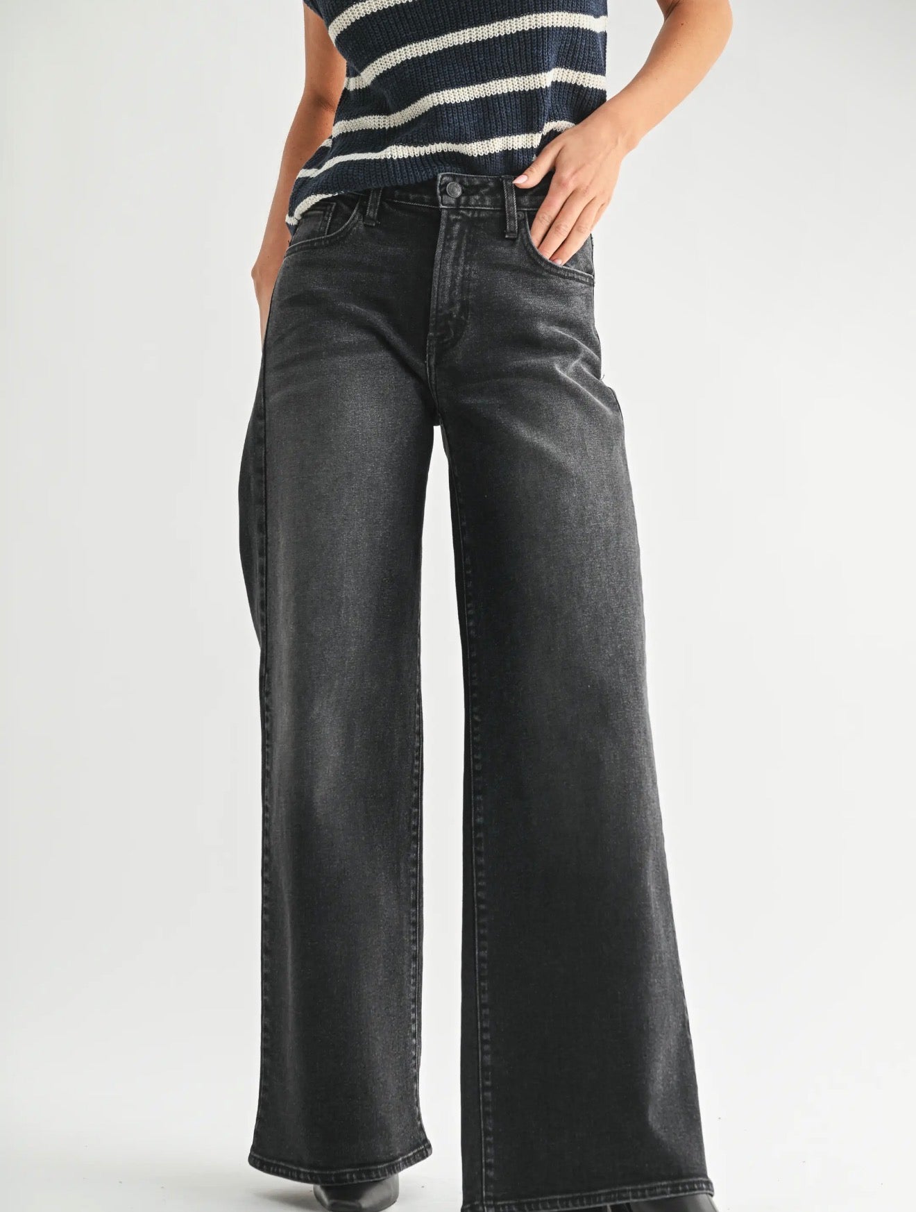 Full Length Relaxed Ultra Wide Leg - Washed Black