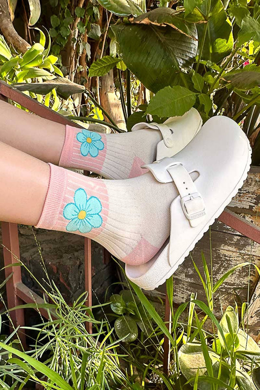 Solid flower pattern detail cotton socks