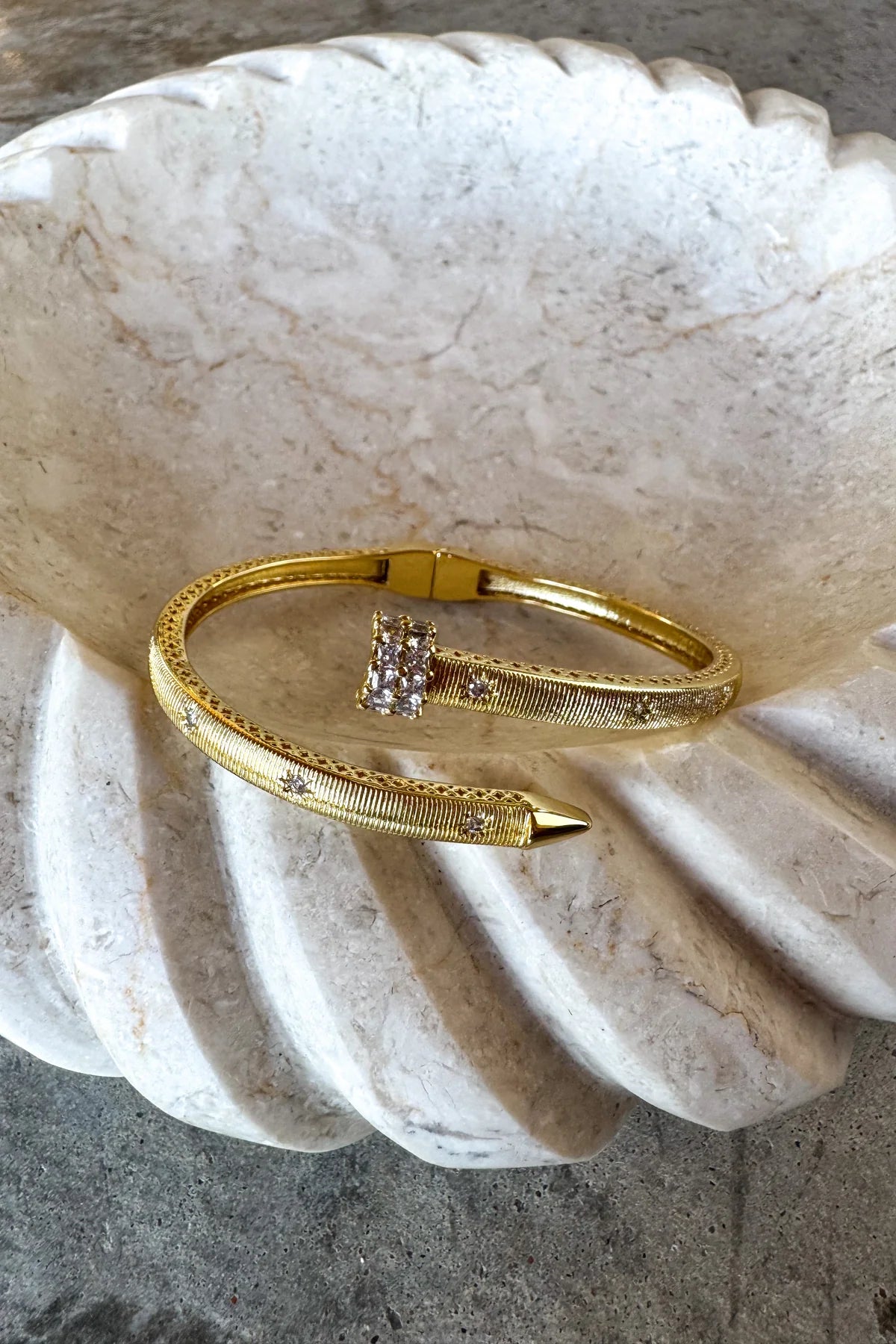 GOLDEN SPARK BANGLE