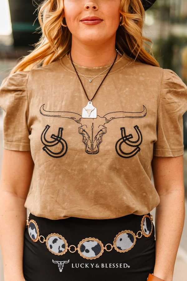 CAMEL MINERAL WASH COWKSKULL EMBROIDERED PUFF SHORT SLEEVE TOP