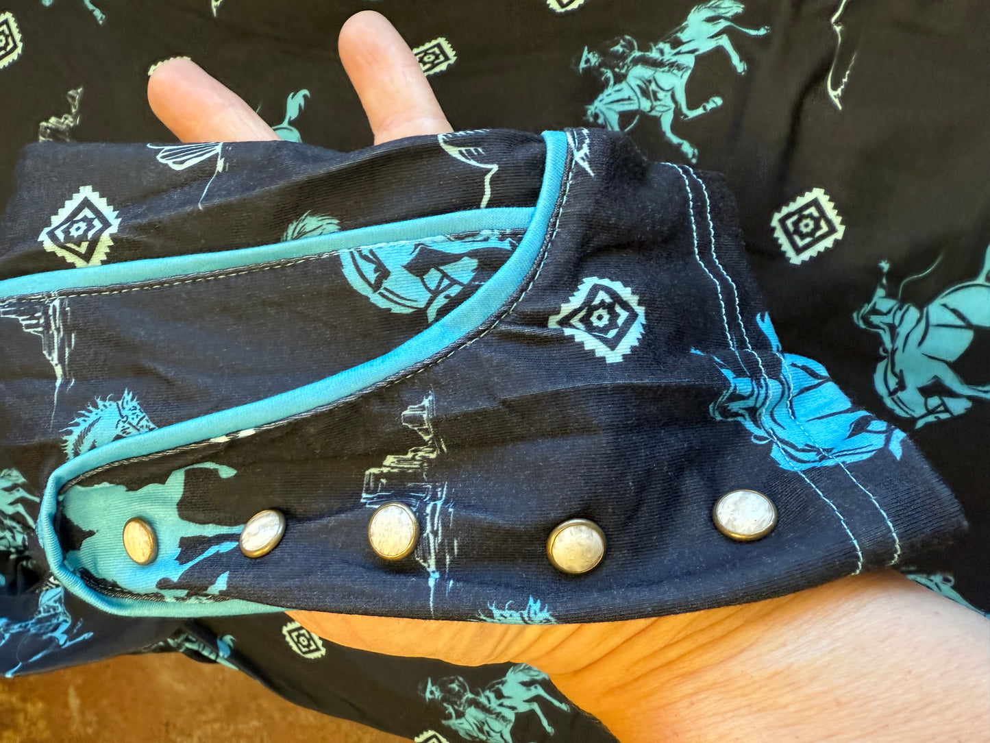 WESTERN PRINTED LONG SLEEVE PEARL SNAP CUFF PIPING DETAIL