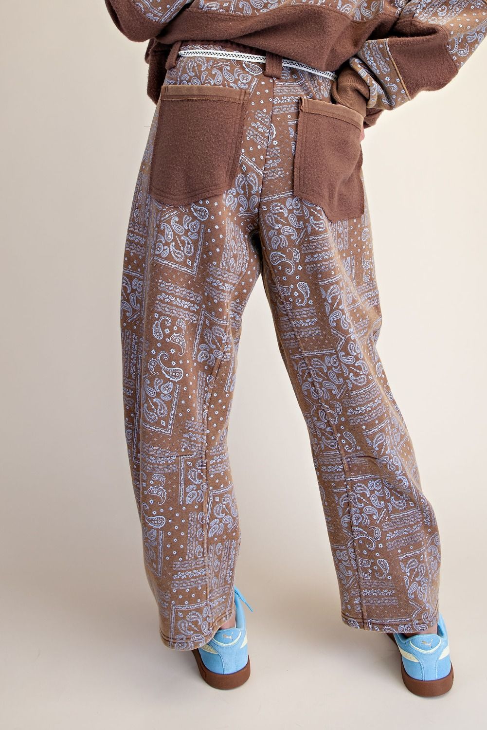 BANDANA PRINT WASHED TERRY BARREL PANTS