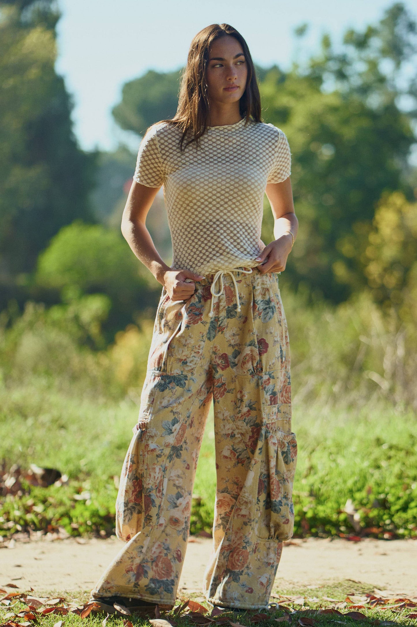 FLOWER PRINTED DENIM WAIST DROPPED POCKETS PANT