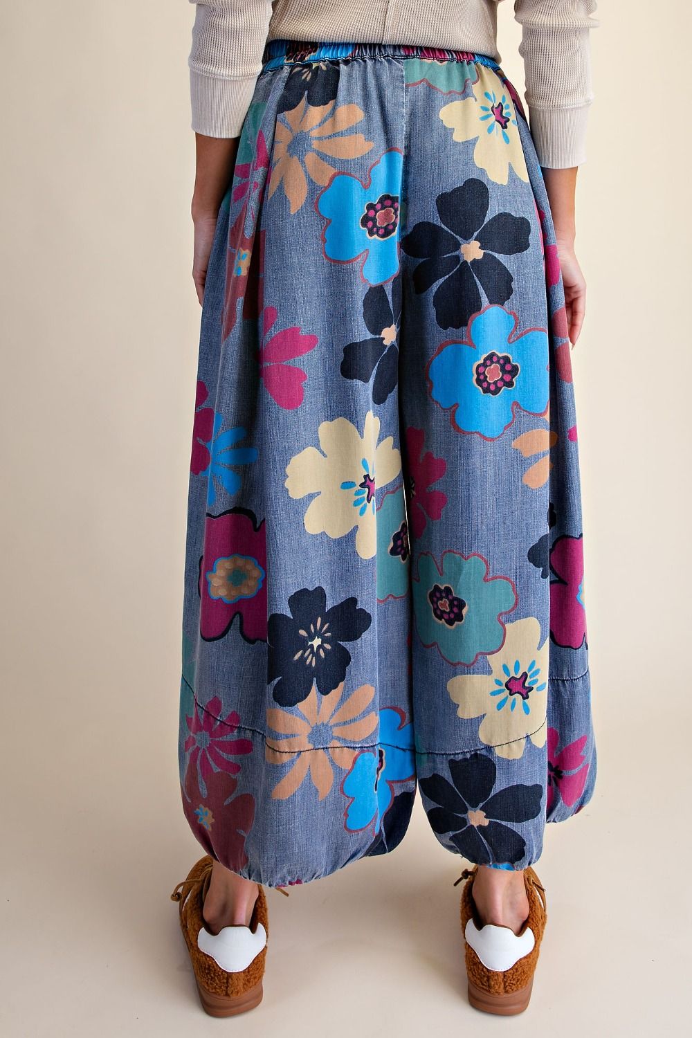 FLORAL PRINT WASHED DENIM PANTS