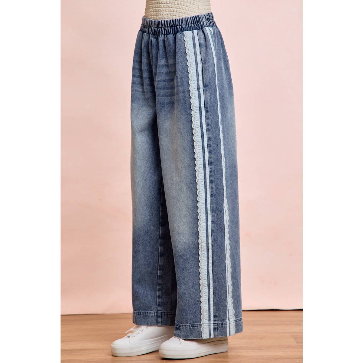 WASHED LACE CONTRAST SIDED DENIM PANTS