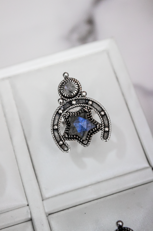 Lucky Star Horseshoe Ring