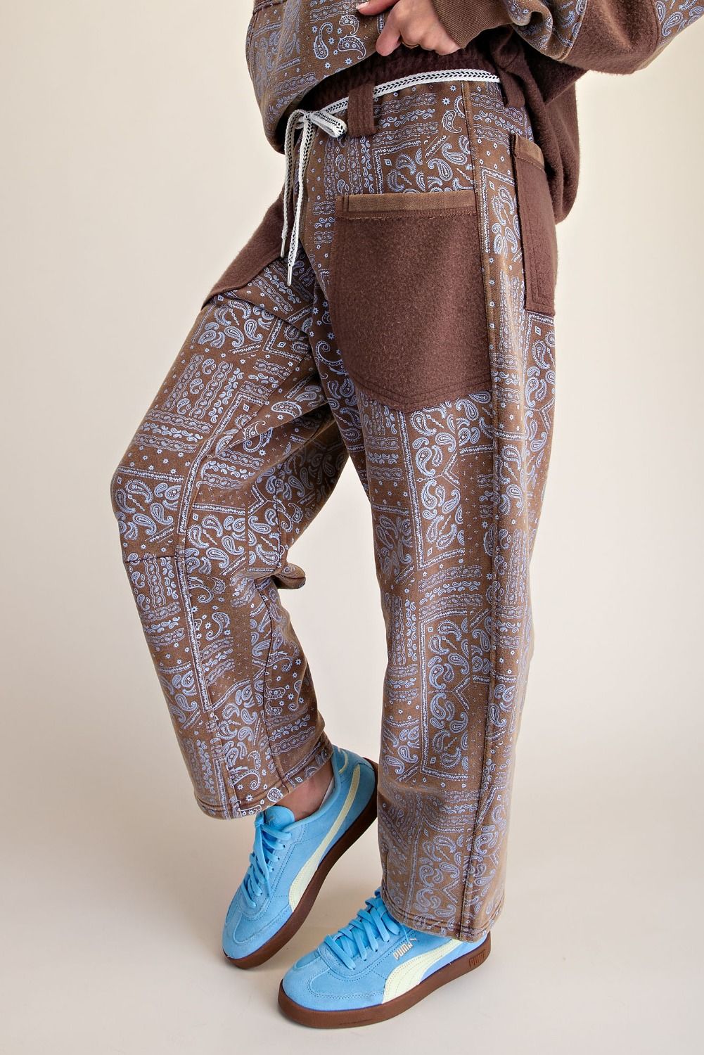 BANDANA PRINT WASHED TERRY BARREL PANTS