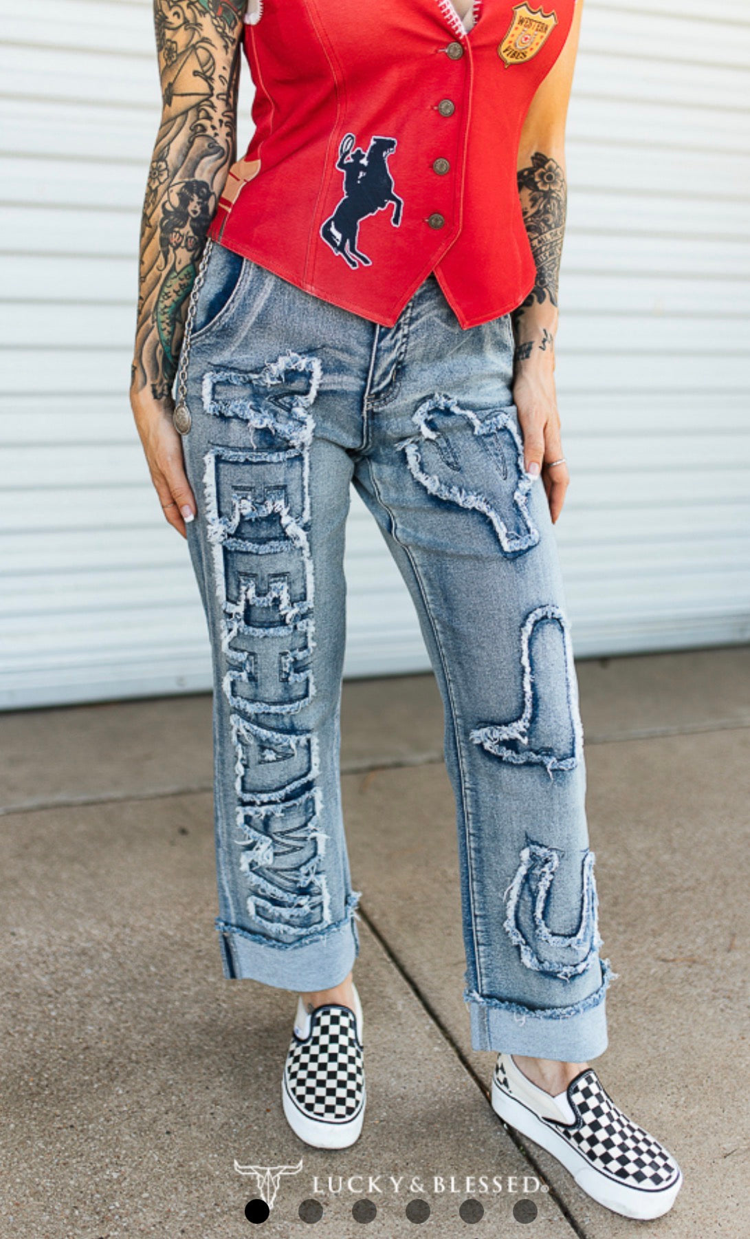LIGHT VINTAGE WASH DISTRESSED WESTERN PATCH MID RISE
BOYFRIEND JEANS (28IN AFTER FOLD)