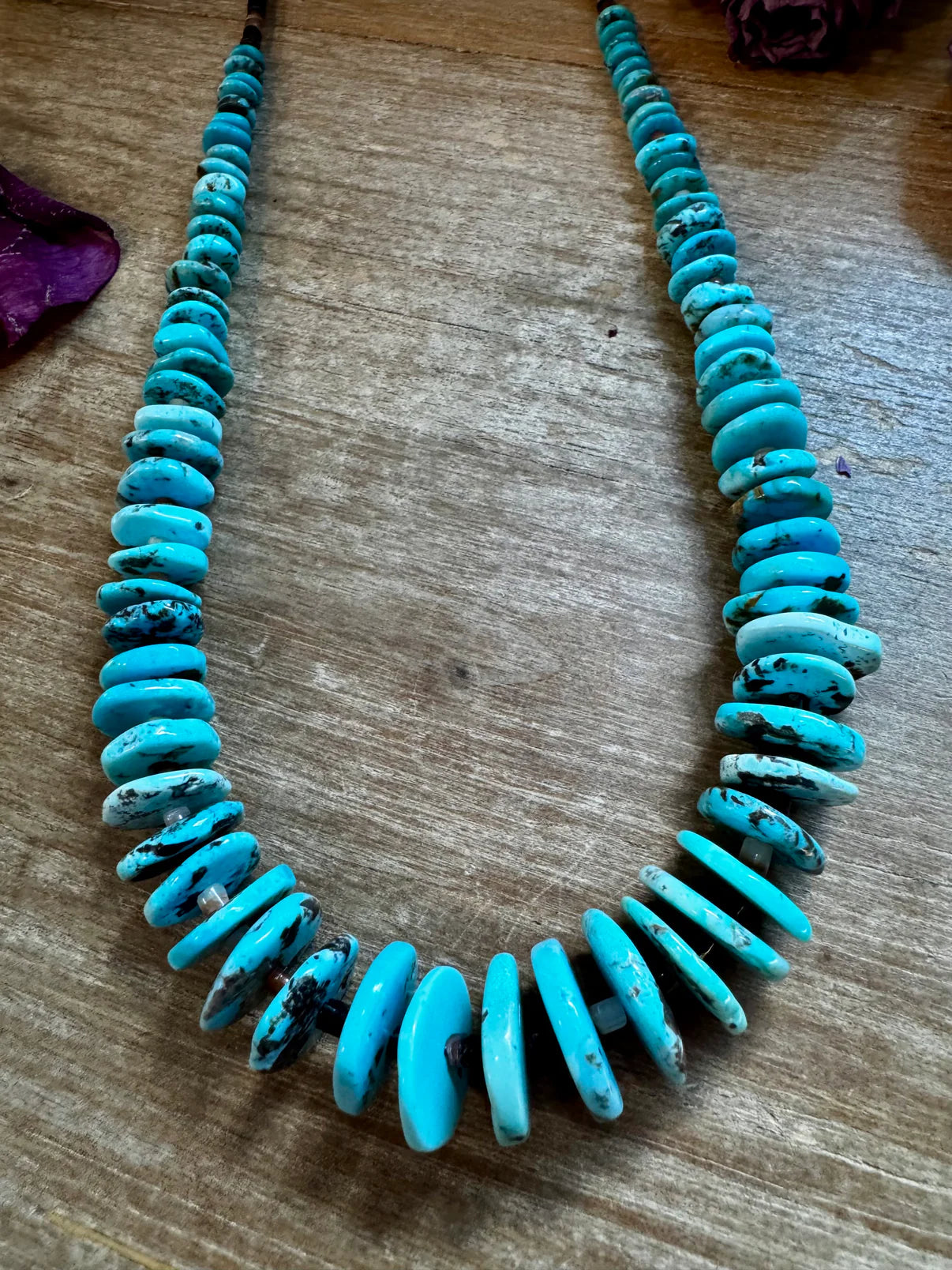 Shell & Turquoise Graduated
Necklace - 23"