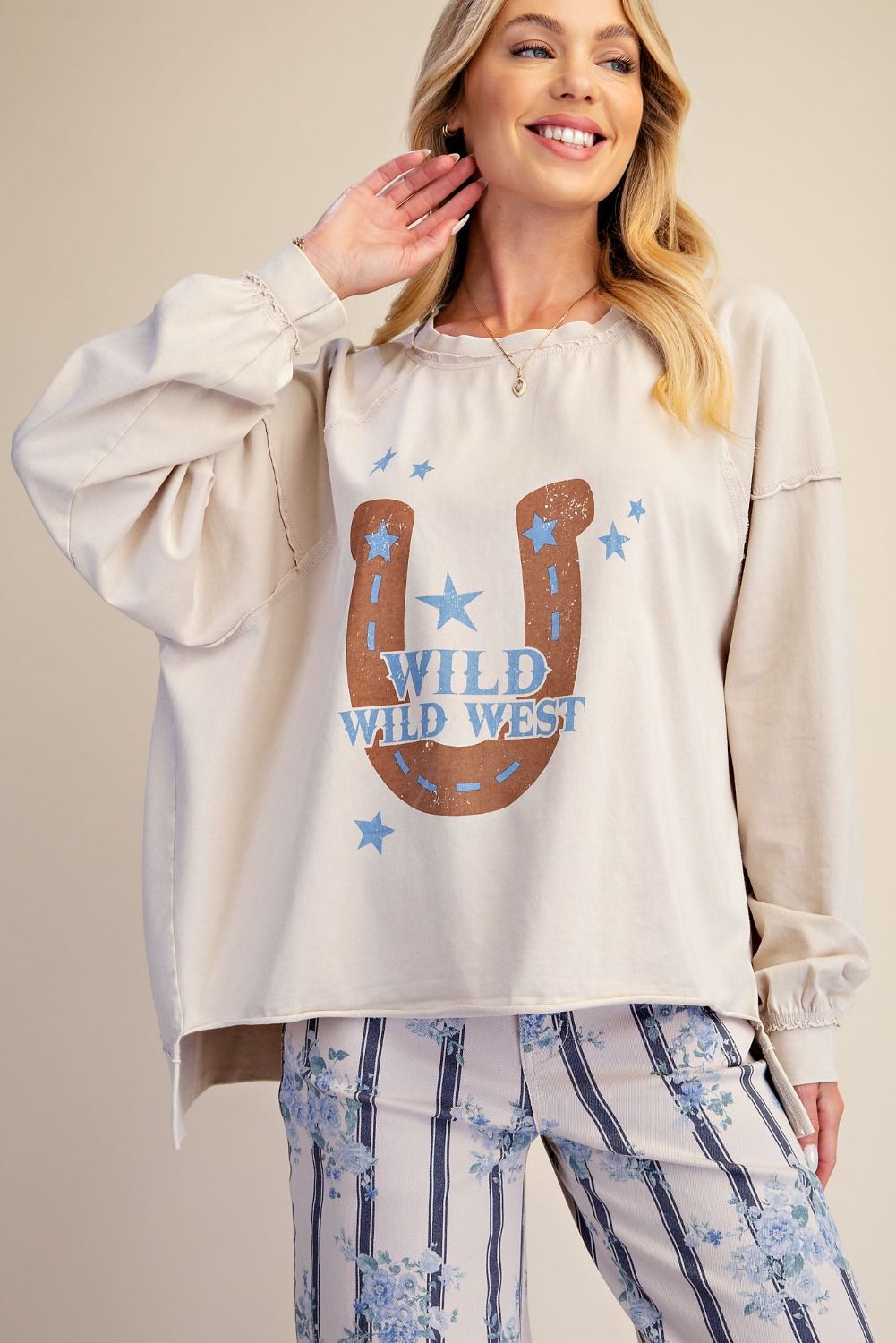 HORSESHOE GRAPHIC WASHED TOP