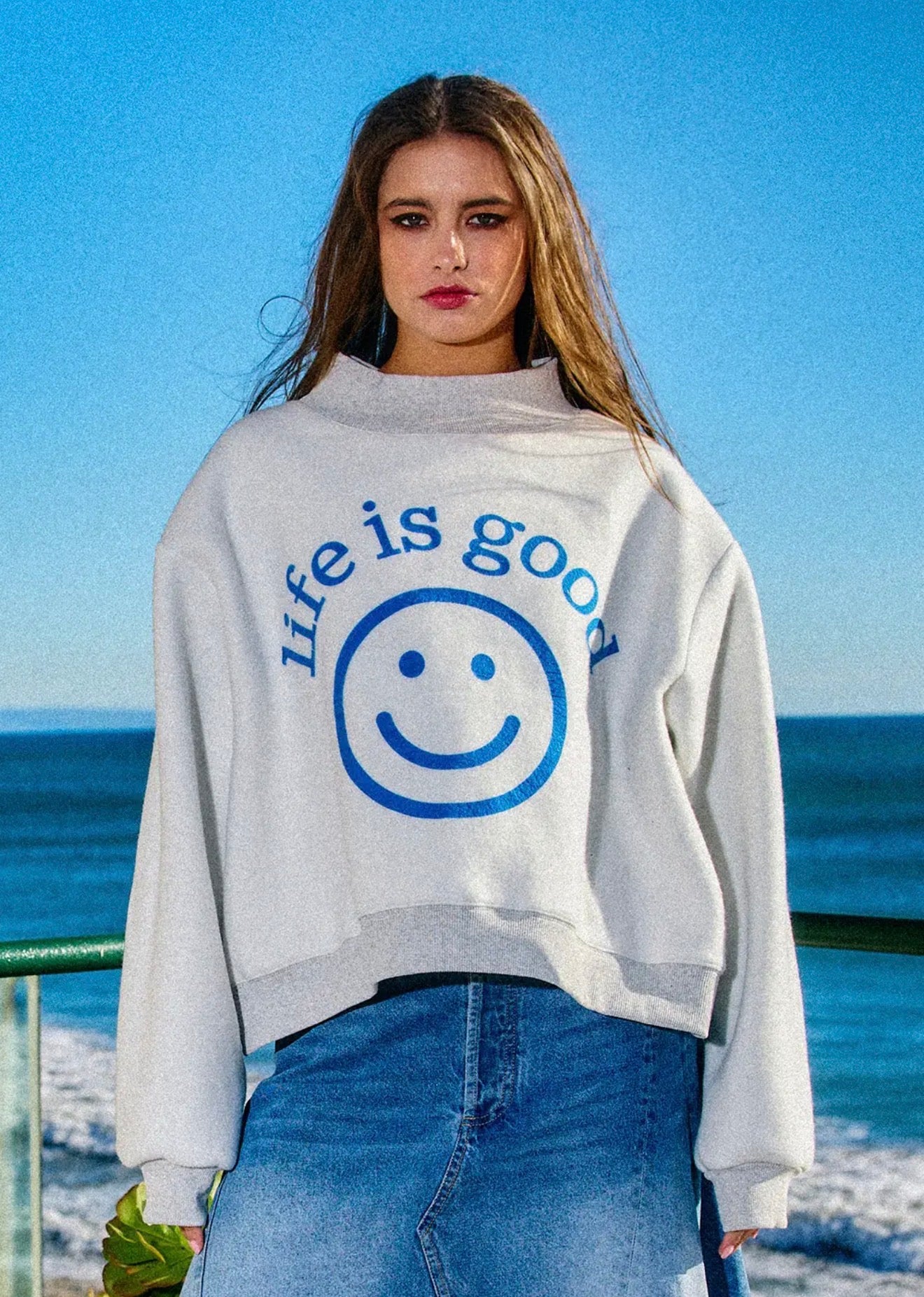 REVERSIBLE GRAPHIC MOCK-NECK CROP SWEATSHIRT