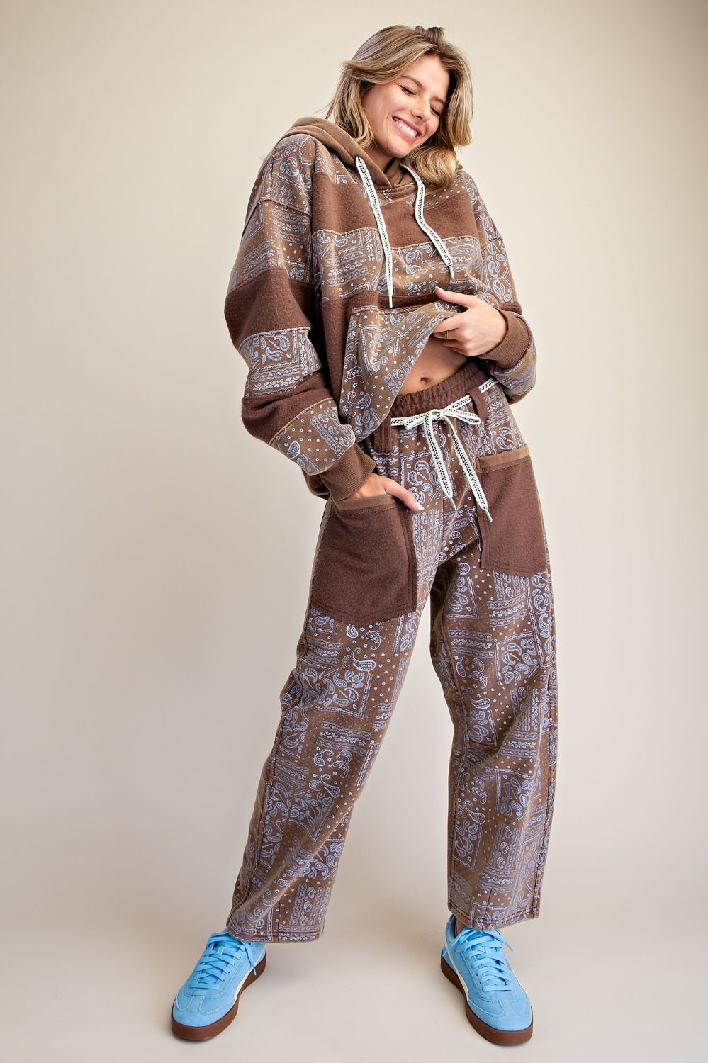 BANDANA PRINT WASHED TERRY BARREL PANTS
