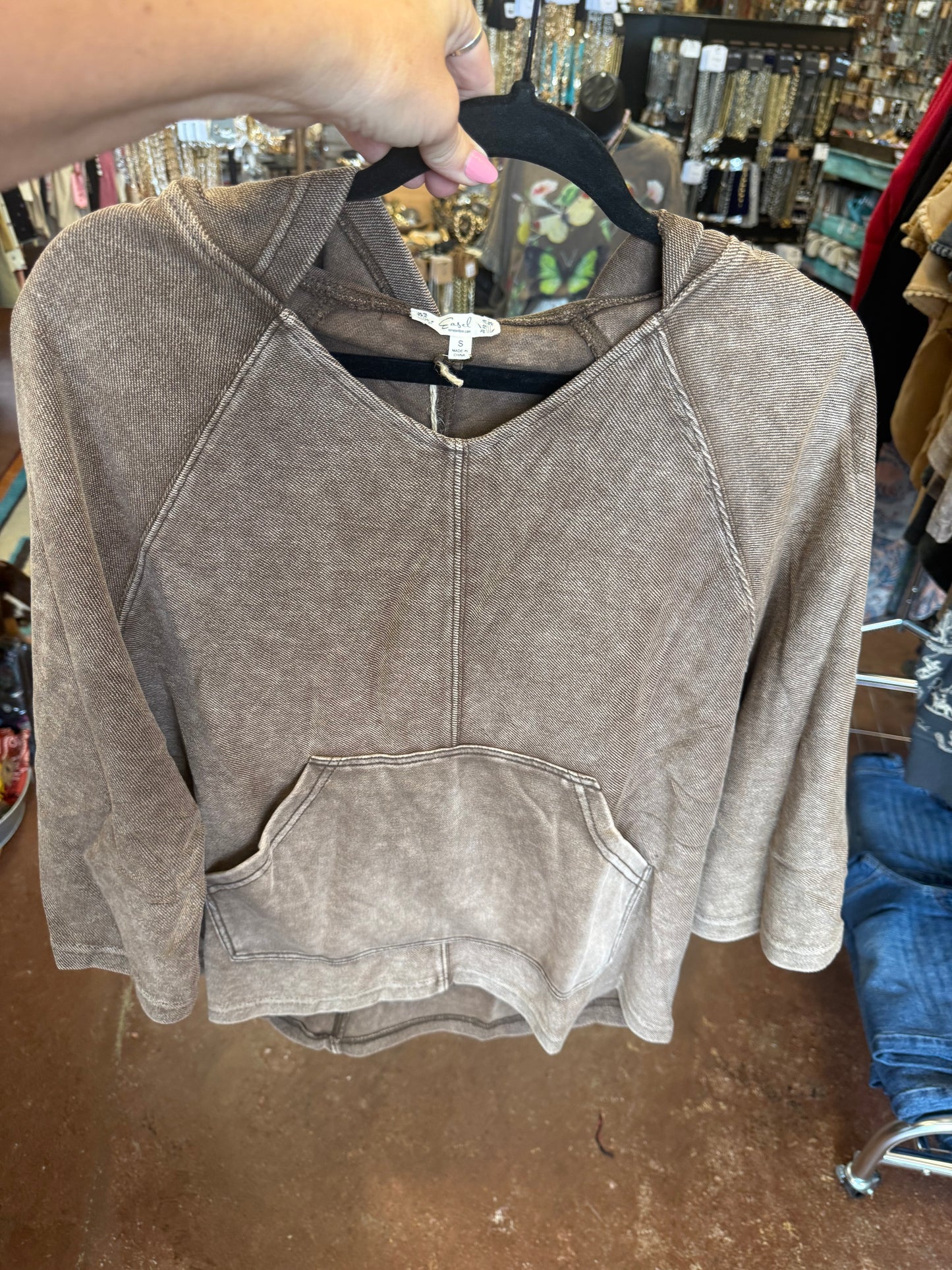TEXTURED KNIT WASHED HOODED PULLOVER