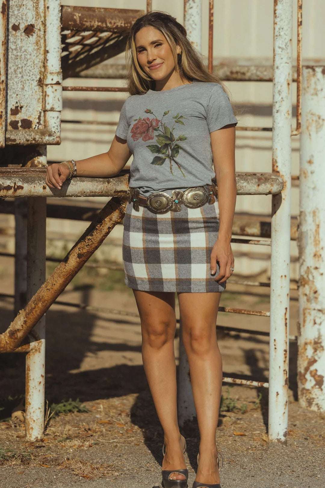 THE LONG STEM ROSE TEE