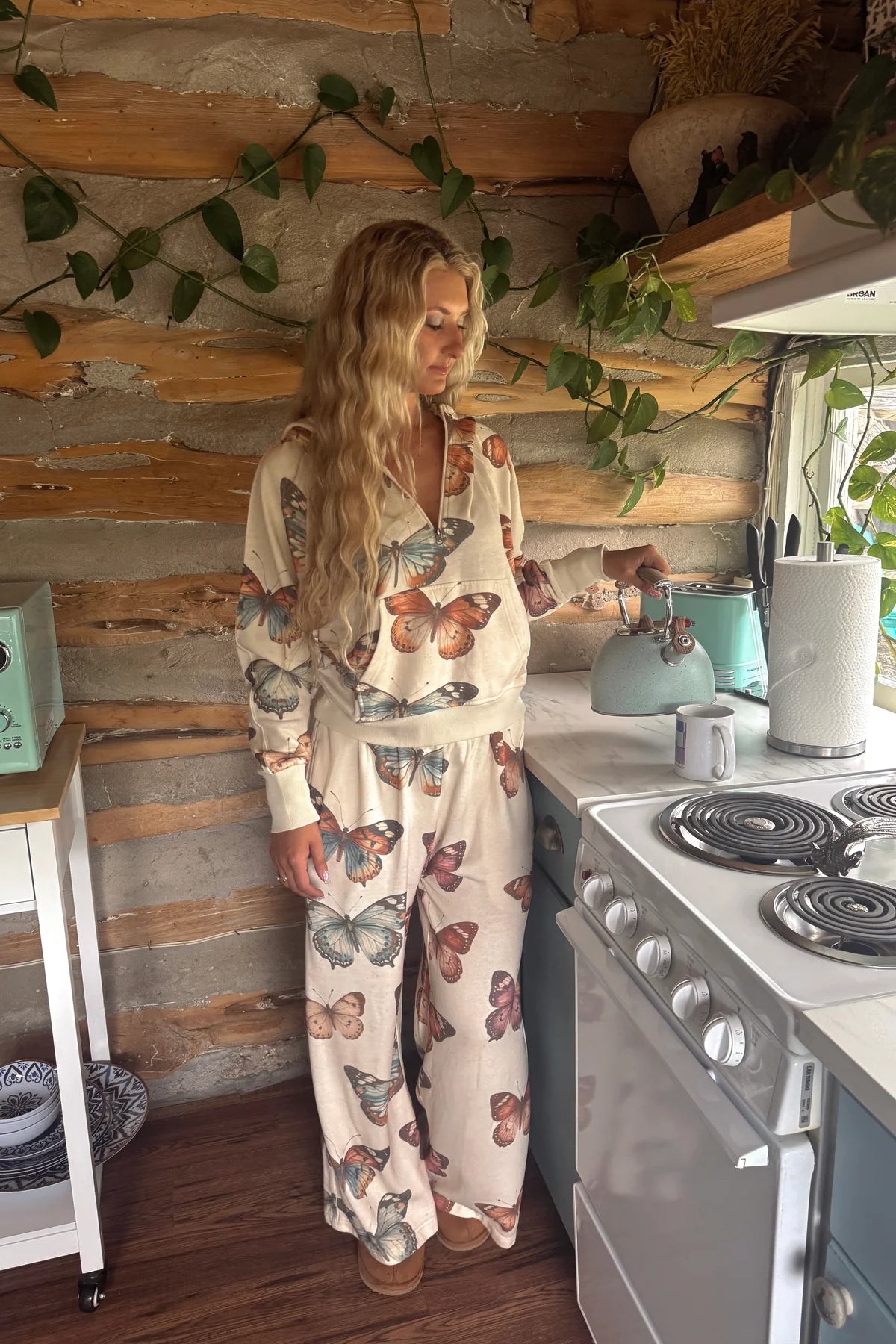 BUTTERFLIES DRIFT AWAY (choose) SET/PULLOVER/JOGGERS