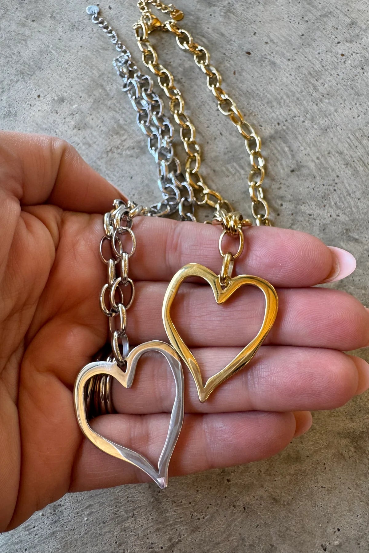 HEARTLINE NECKLACE